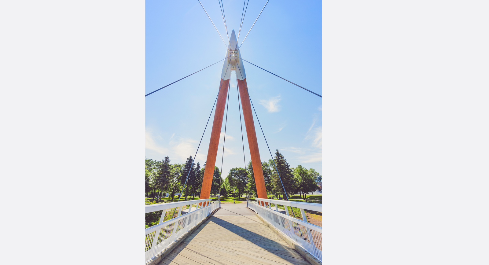 Trois-Soeurs Pedestrian Bridge