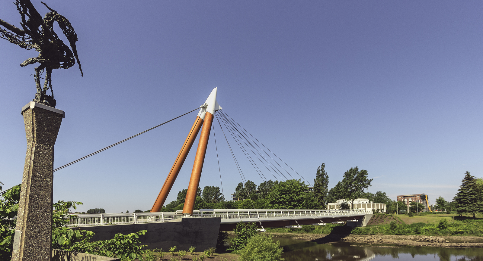 Trois-Soeurs Pedestrian Bridge