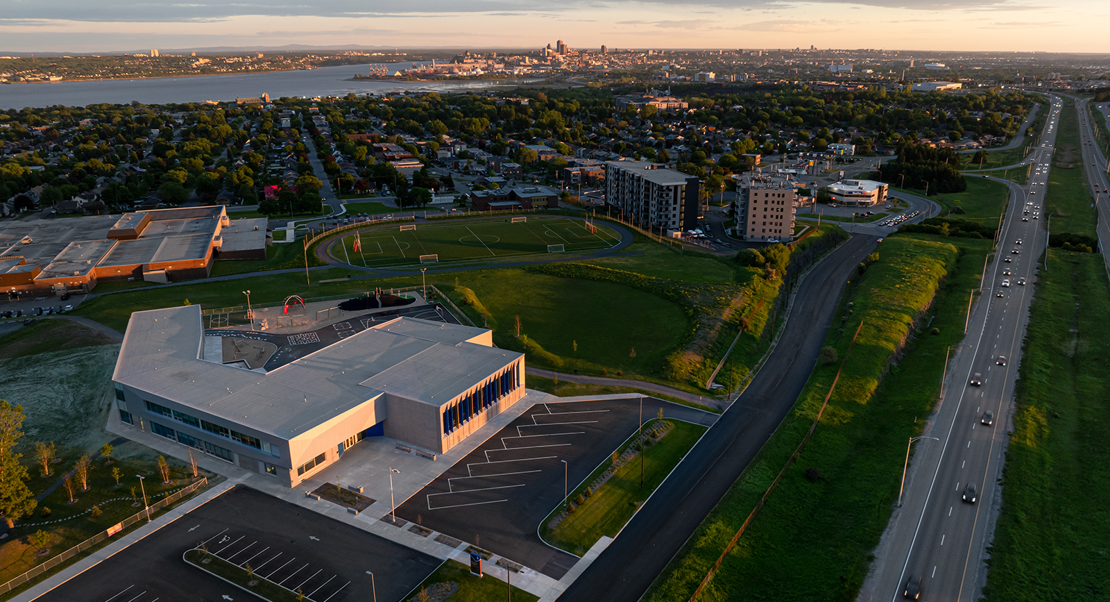 Des Grands-Bâtisseurs elementary school