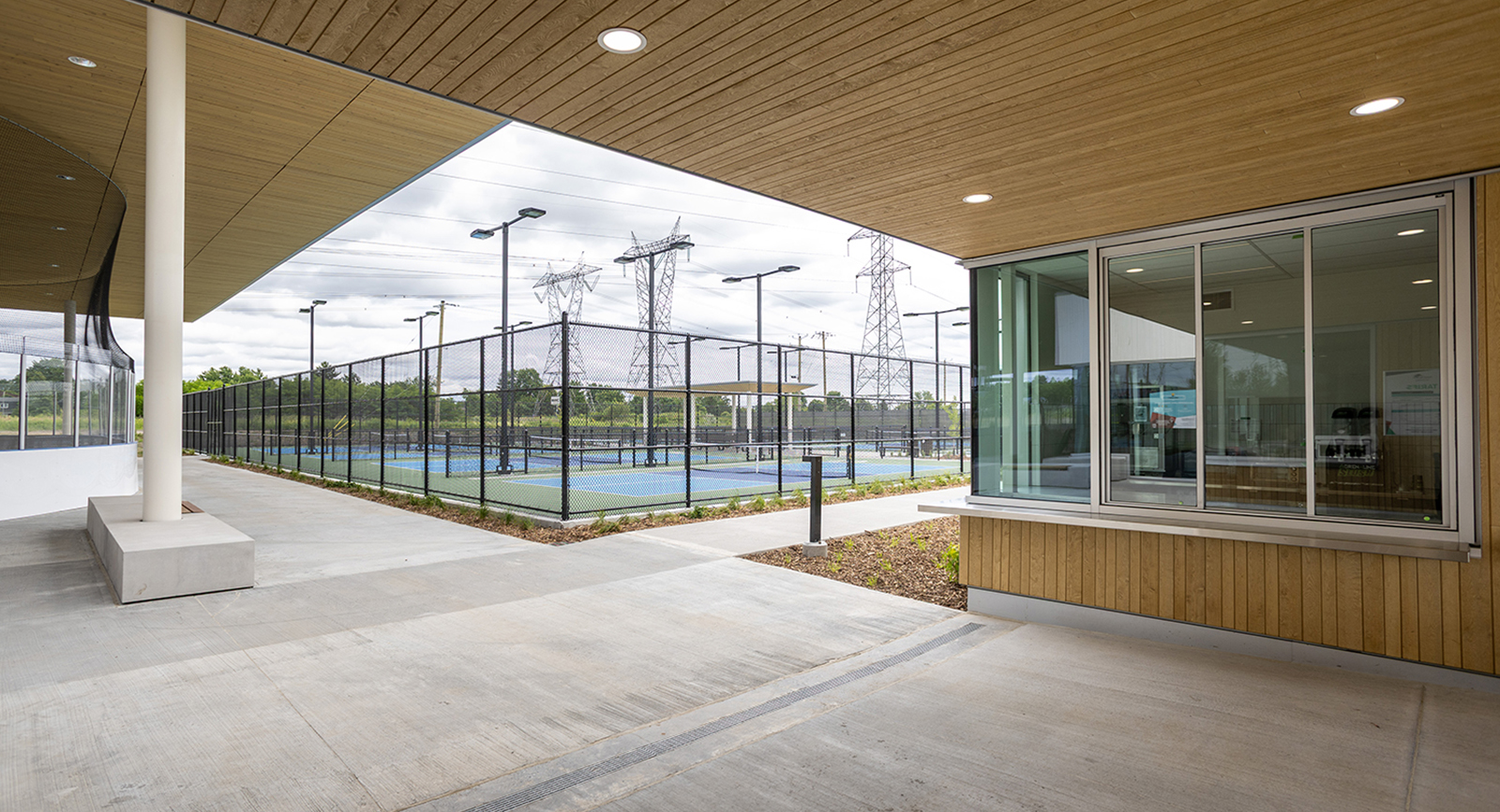 Patinoire couverte et réfrigérée du parc Marie-Victorin