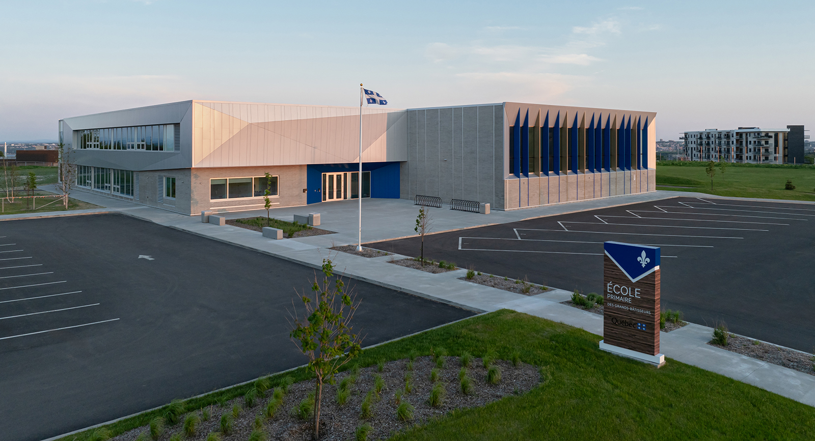 Des Grands-Bâtisseurs elementary school