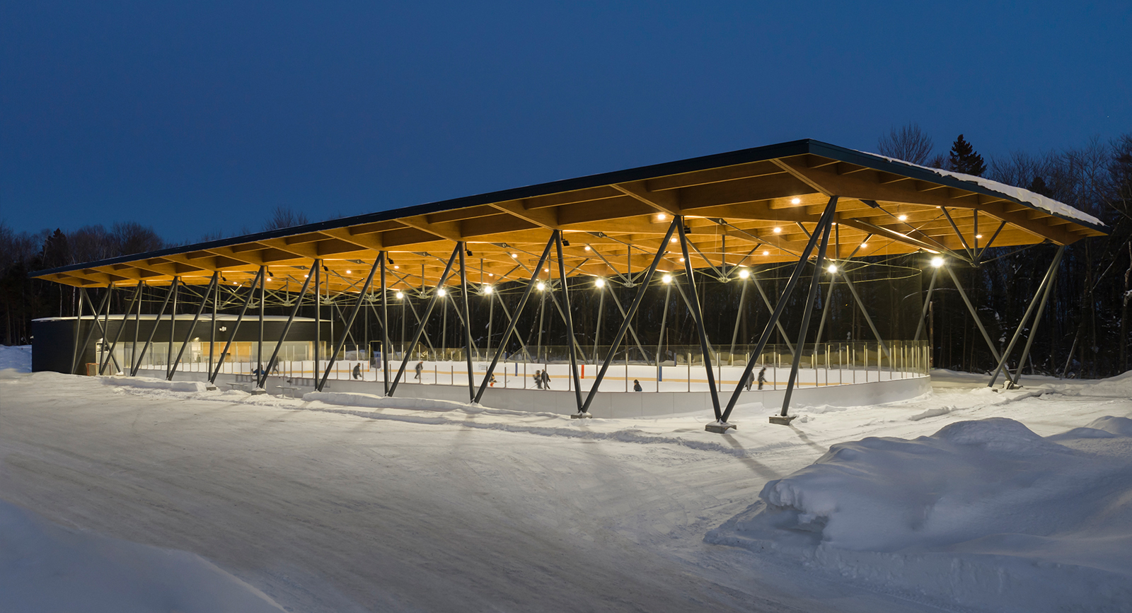 Patinoire couverture du parc des Saphirs (domaine du Boisé)